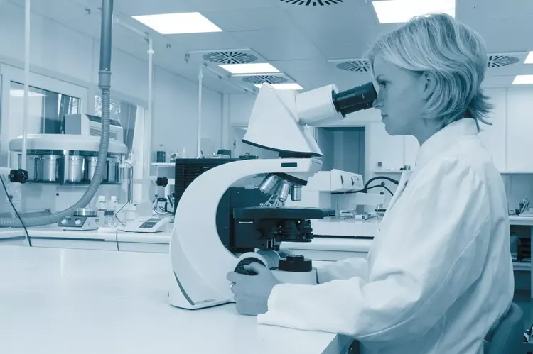 Leica DM2000 Ergonomic System Microscopes for Complex Clinical Applications