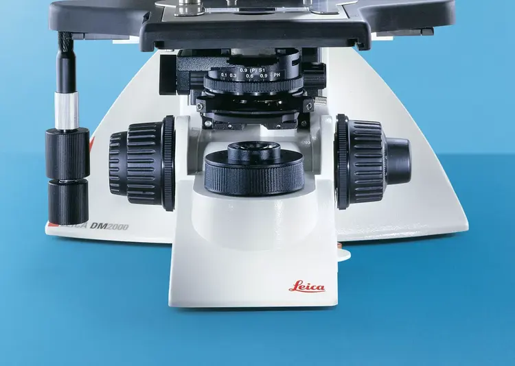 Leica DM2000 Ergonomic System Microscopes for Complex Clinical Applications