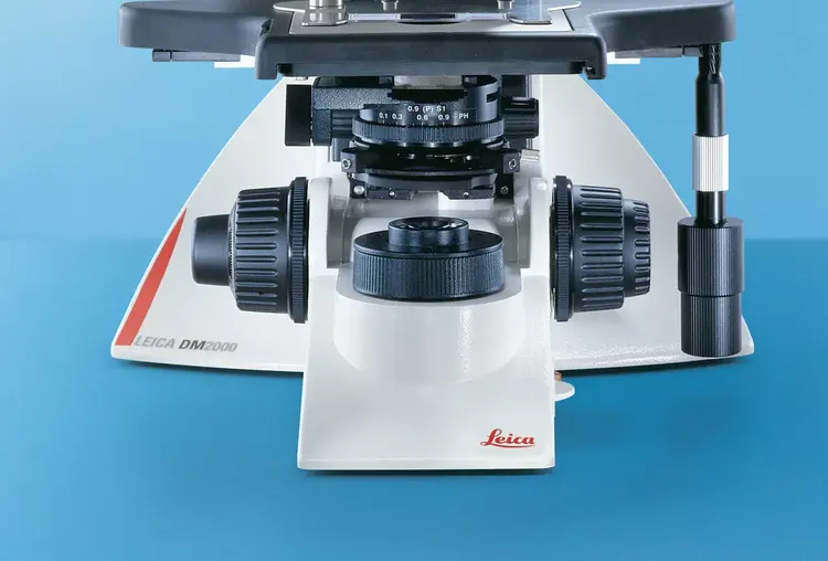 Leica DM2000 Ergonomic System Microscopes for Complex Clinical Applications